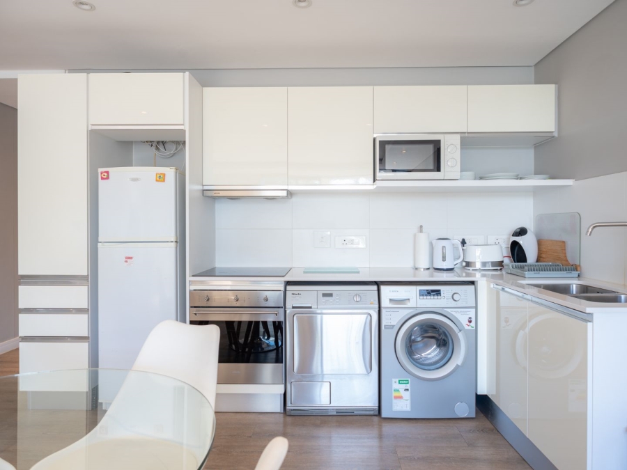 To Let 1 Bedroom Property for Rent in Green Point Western Cape